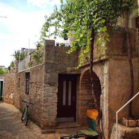 Anic * Stari Grad (Hvar)